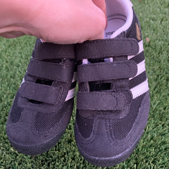 Unisex black adidas toddler Velcro shoes size 10.5 - Picture 4 of 9